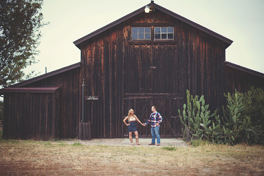 Rustic-Country-Engagement-Pictures (1)