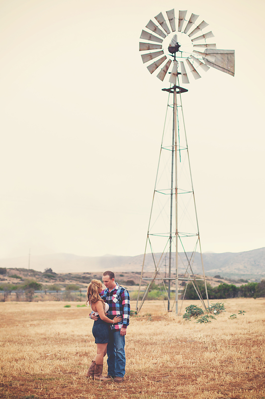 Rustic-Country-Engagement-Pictures (3)