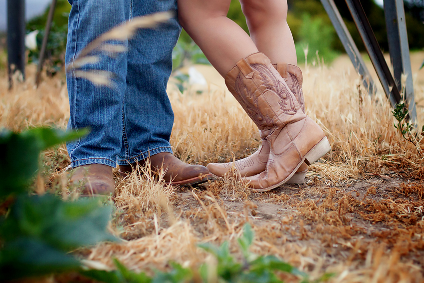 Rustic-Country-Engagement-Pictures (5)