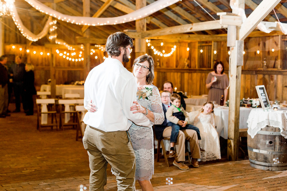 north-carolina-rustic-barn-wedding-photographer